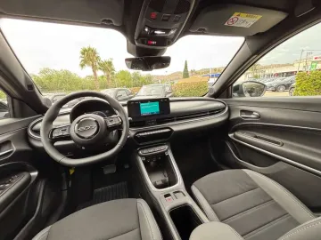 Car image 27