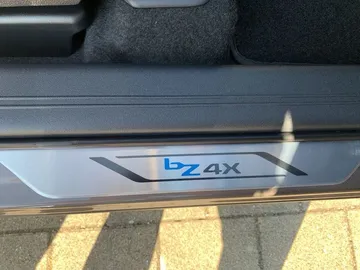 Car image 30