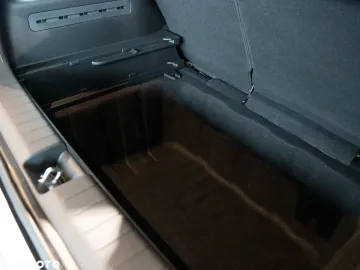 Car image 40