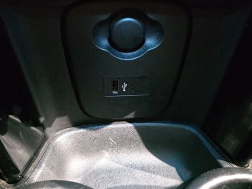 Car image 30