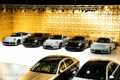 Car image 30