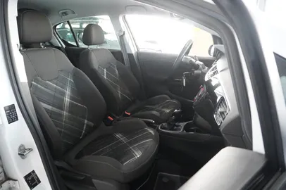 Car image 37