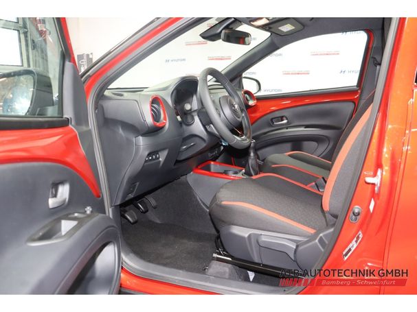 Toyota Aygo X 1.0 VVT-i 53 kW image number 7