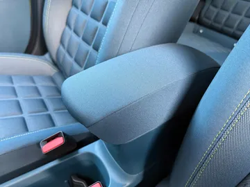 Car image 40