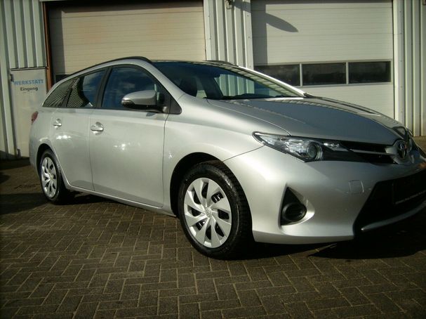 Toyota Auris Touring Sports 73 kW image number 2