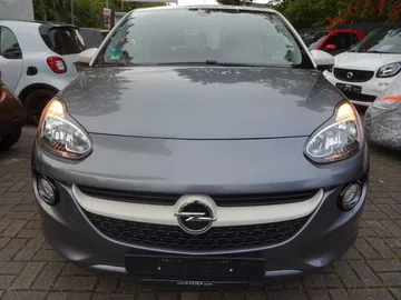 Car image 4