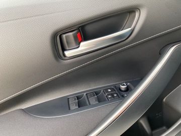 Car image 12