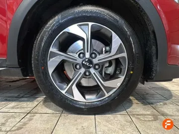 Car image 32