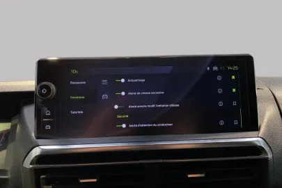 Car image 30