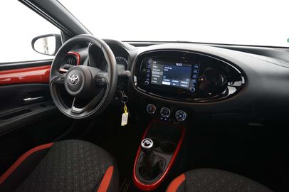 Car image 13