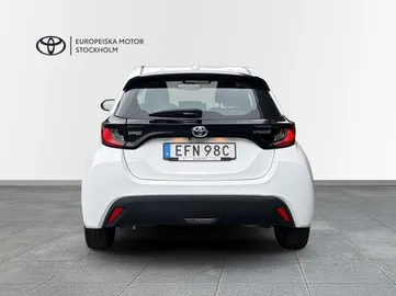 Car image 3