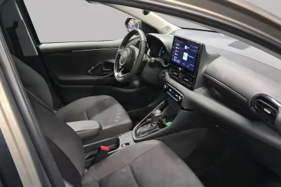 Car image 4