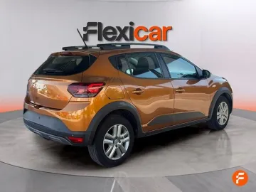 Car image 4