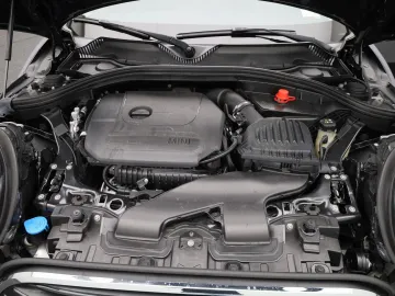 Car image 32