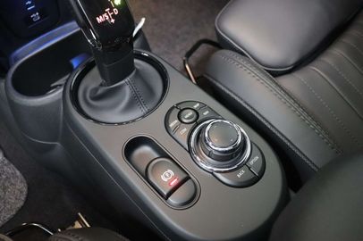 Car image 33