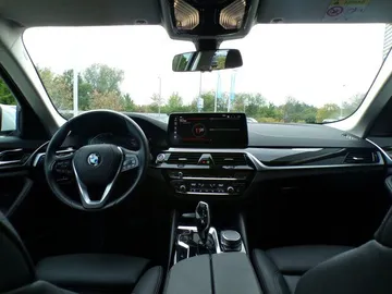 Car image 30