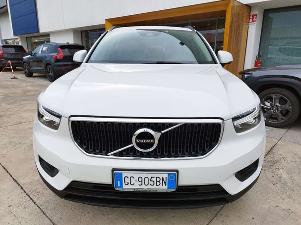 Volvo XC40 1.5 T2 Momentum 95 kW image number 3