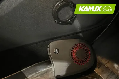 Car image 26