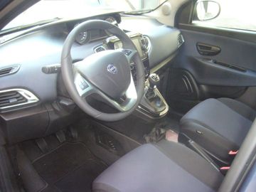 Car image 13