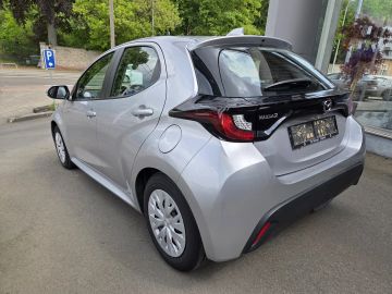 Car image 4