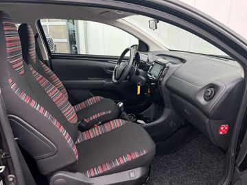 Car image 12