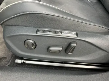 Car image 38