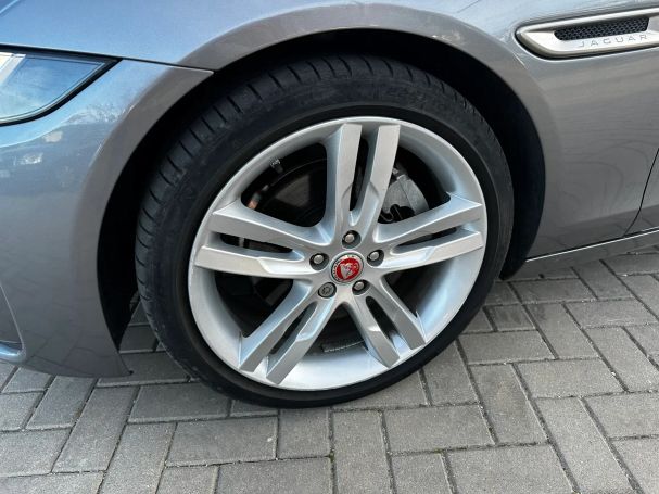 Jaguar XE 132 kW image number 28