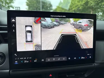 Car image 18