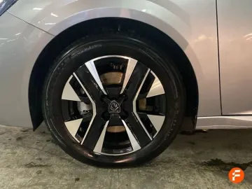 Car image 30