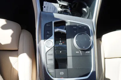 Car image 34