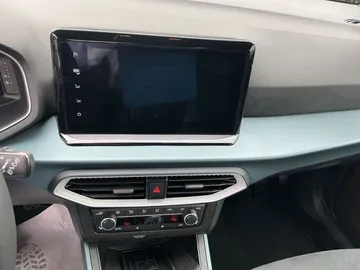 Car image 12