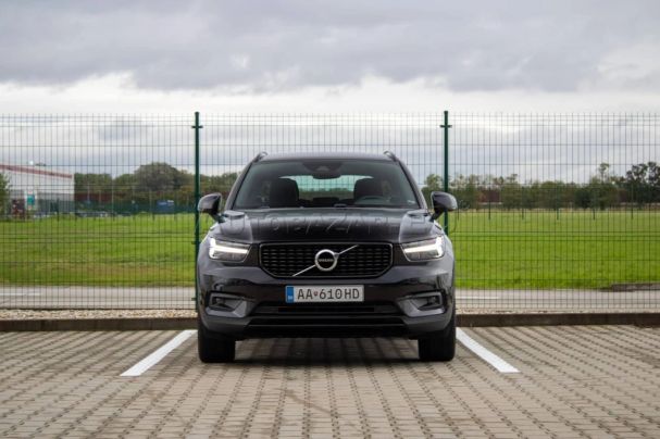 Volvo XC40 T4 140 kW image number 1