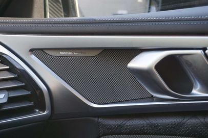 Car image 37