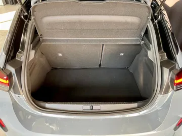 Car image 30