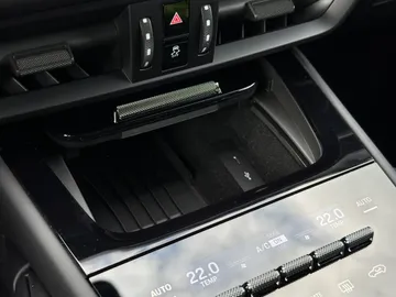 Car image 29