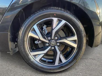 Car image 22