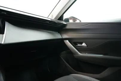 Car image 34