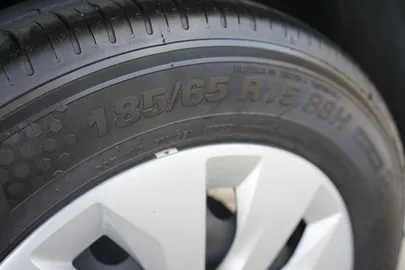 Car image 30