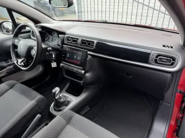 Car image 27