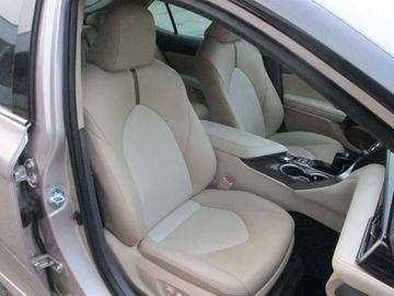 Car image 30