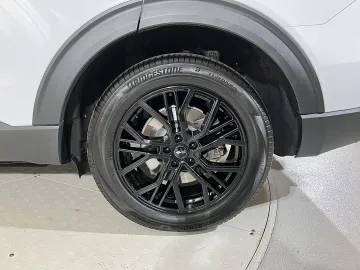 Car image 38