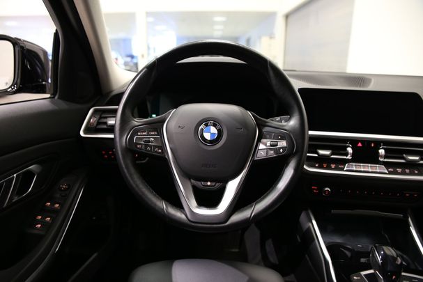 BMW 330e Touring 216 kW image number 11