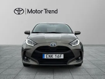 Car image 3