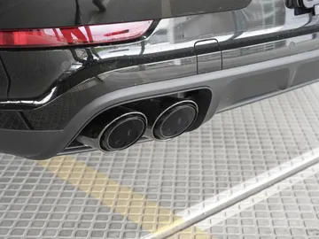 Car image 32