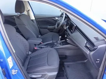 Car image 18
