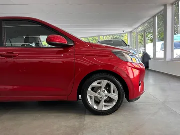 Car image 37
