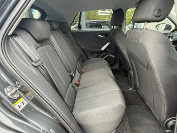 Car image 27