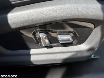 Car image 40