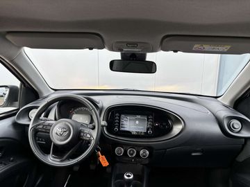 Car image 24