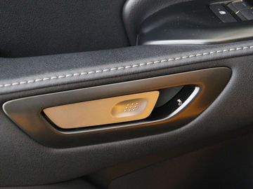 Car image 37